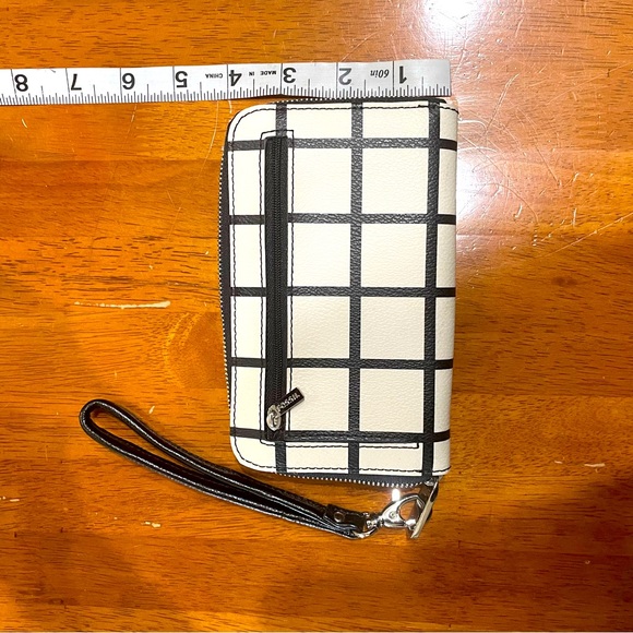 Fossil Wristlet In Black and Cream in great almost new condition! - Picture 7 of 7